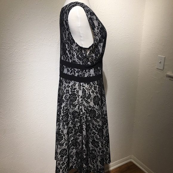 Lace surplice front dress - Picture 2 of 5